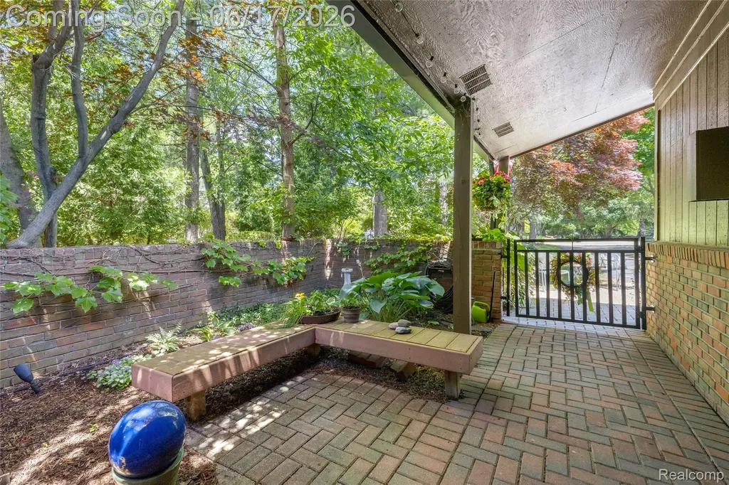 3709 Wabeek Lake Drive W Bloomfield Hills City MI 48302