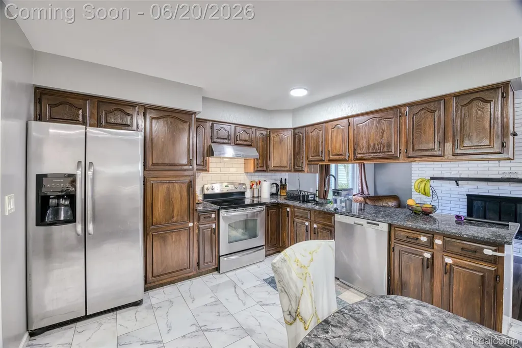 6631 Burnham Drive Canton Charter Township MI 48187