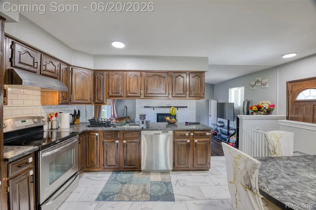 6631 Burnham Drive Canton Charter Township MI 48187
