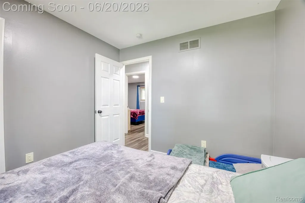 6631 Burnham Drive Canton Charter Township MI 48187