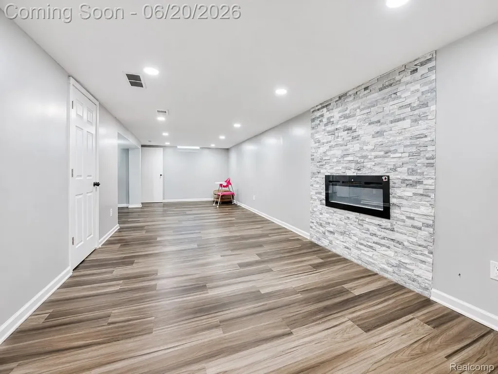 6631 Burnham Drive Canton Charter Township MI 48187