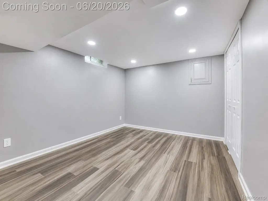 6631 Burnham Drive Canton Charter Township MI 48187