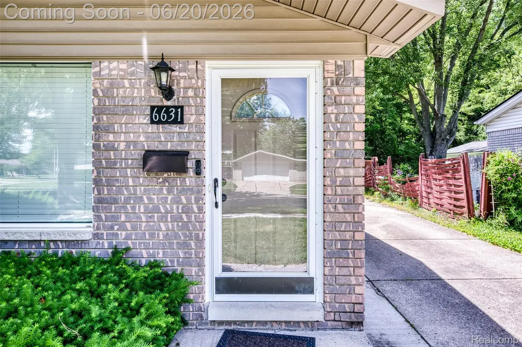 6631 Burnham Drive Canton Charter Township MI 48187