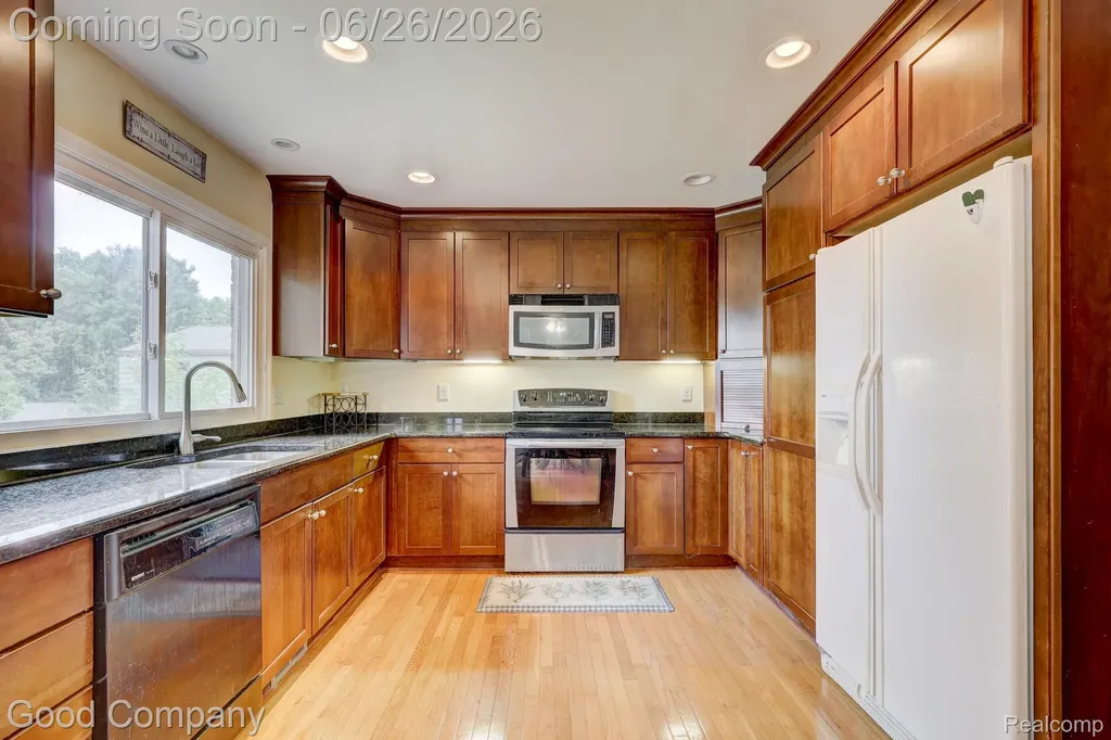 35868 Smithfield Court Farmington City MI 48335