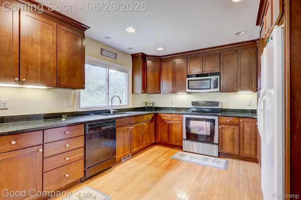 35868 Smithfield Court Farmington City MI 48335