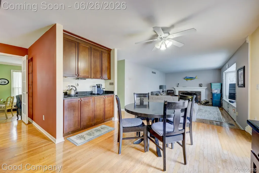 35868 Smithfield Court Farmington City MI 48335