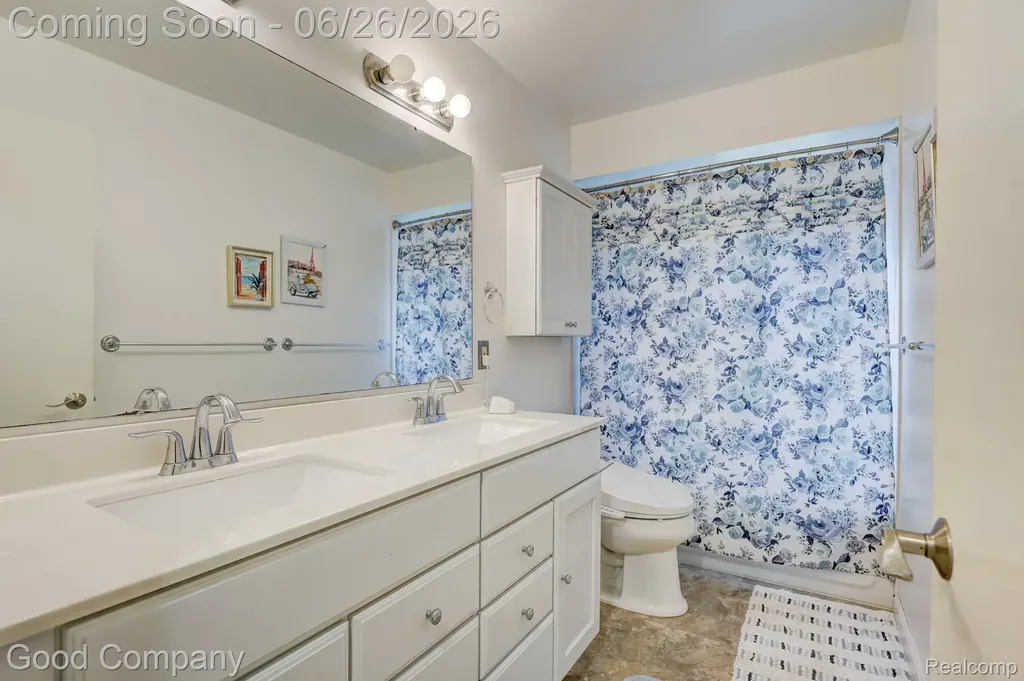 35868 Smithfield Court Farmington City MI 48335