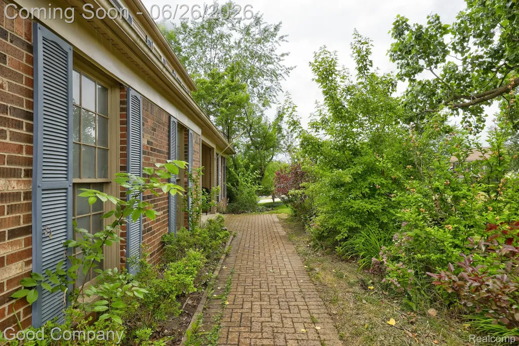 35868 Smithfield Court Farmington City MI 48335