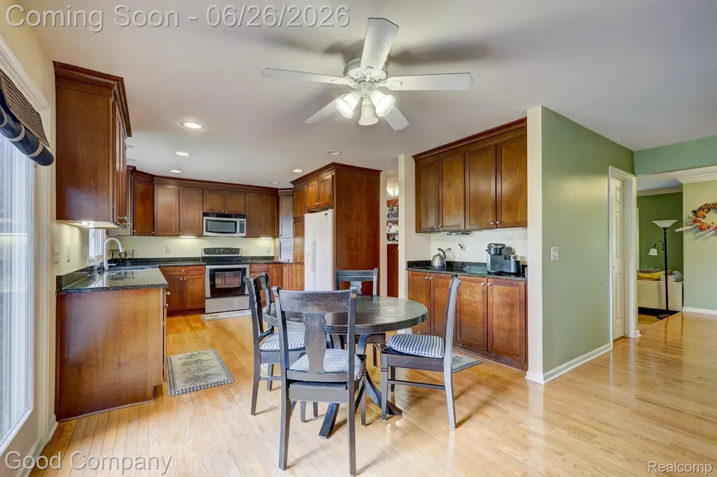 35868 Smithfield Court Farmington City MI 48335
