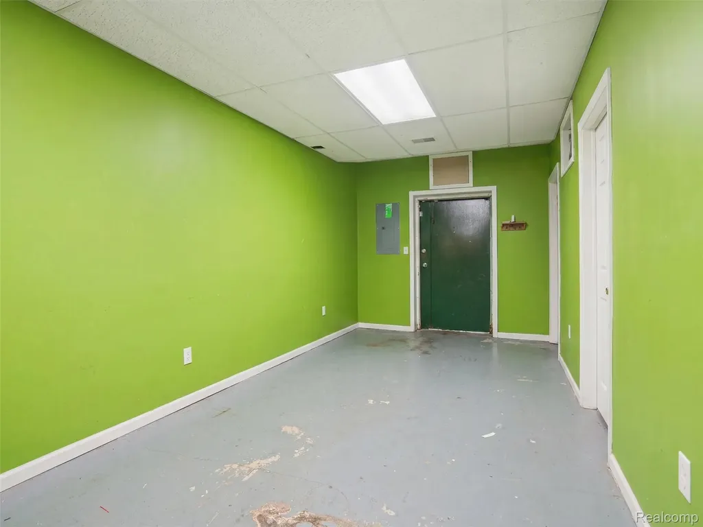 118 W State Street Montrose City MI 48457