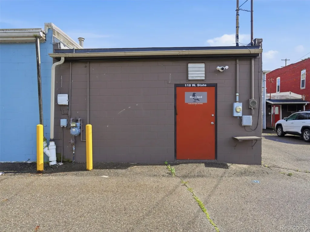 118 W State Street Montrose City MI 48457