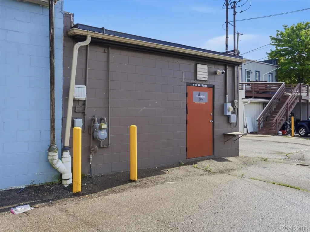 118 W State Street Montrose City MI 48457