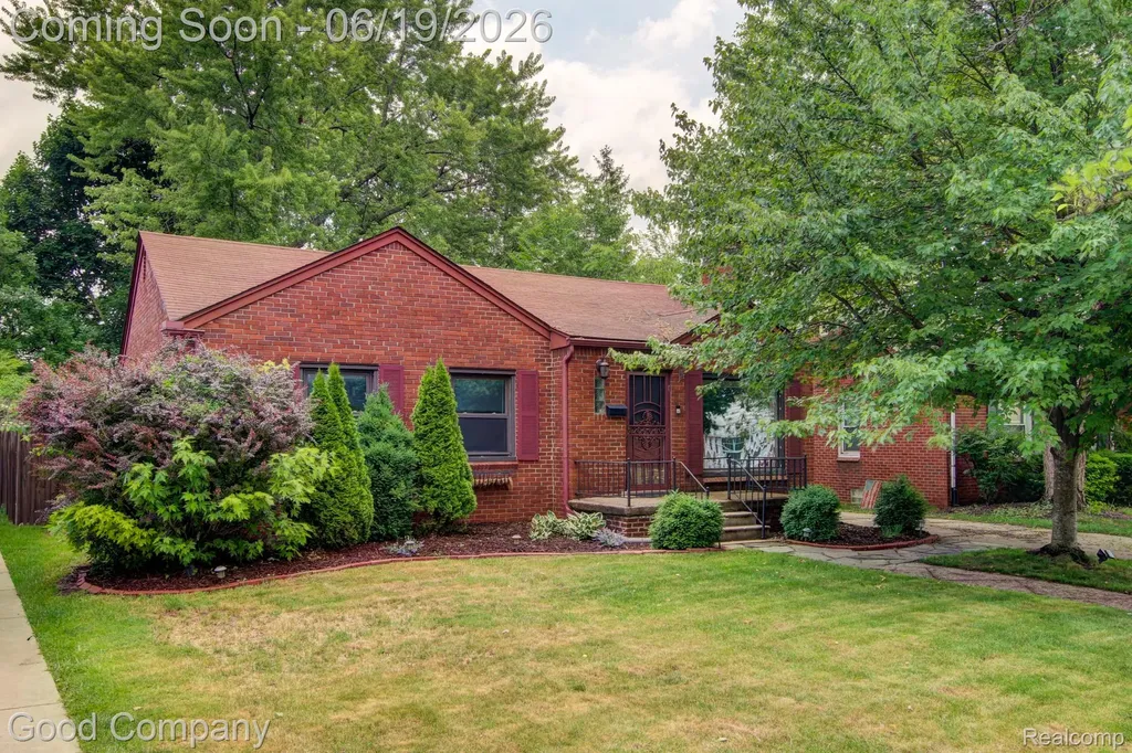 4246 Elmwood Avenue Royal Oak City MI 48073