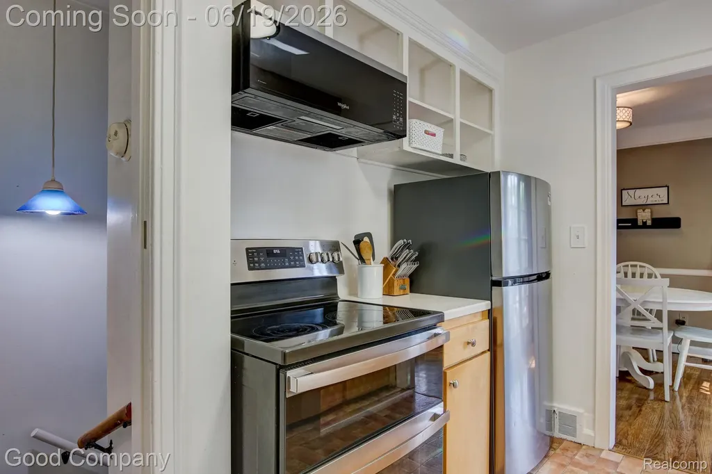 4246 Elmwood Avenue Royal Oak City MI 48073
