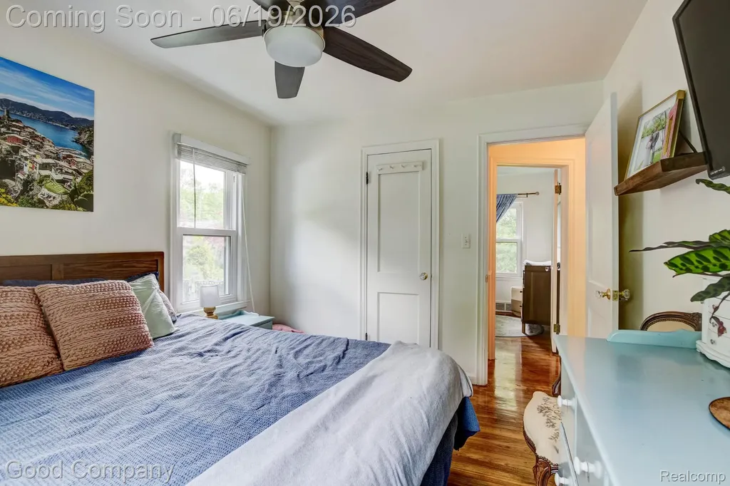 4246 Elmwood Avenue Royal Oak City MI 48073