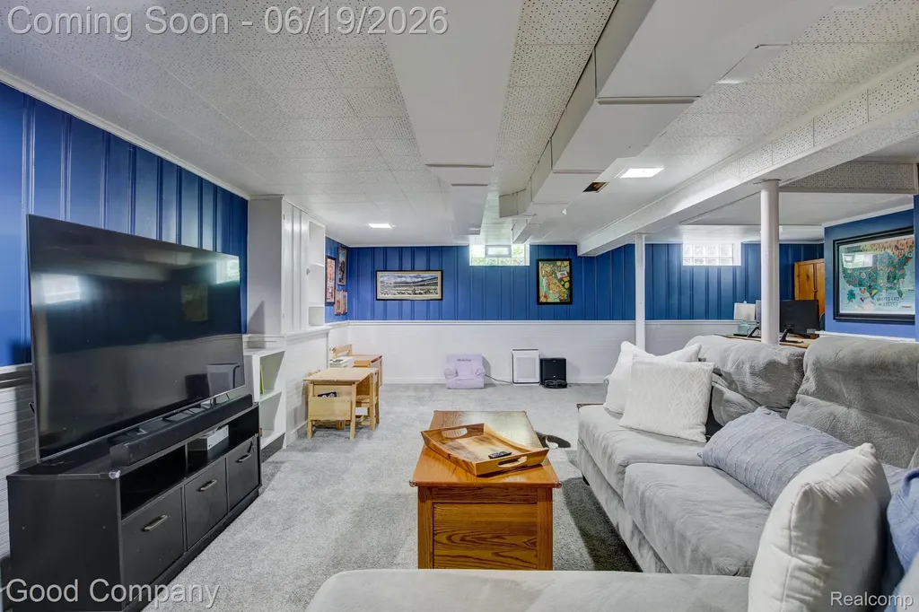 4246 Elmwood Avenue Royal Oak City MI 48073