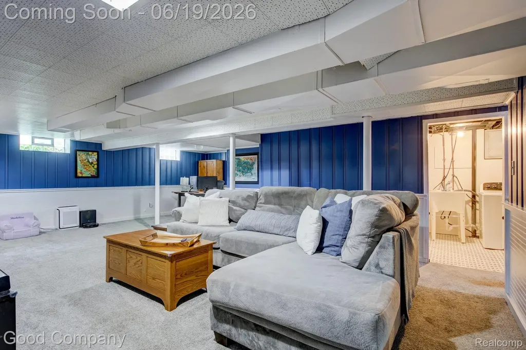 4246 Elmwood Avenue Royal Oak City MI 48073