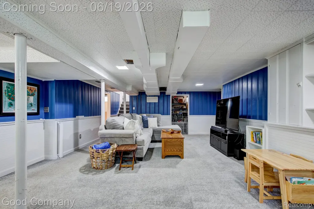 4246 Elmwood Avenue Royal Oak City MI 48073