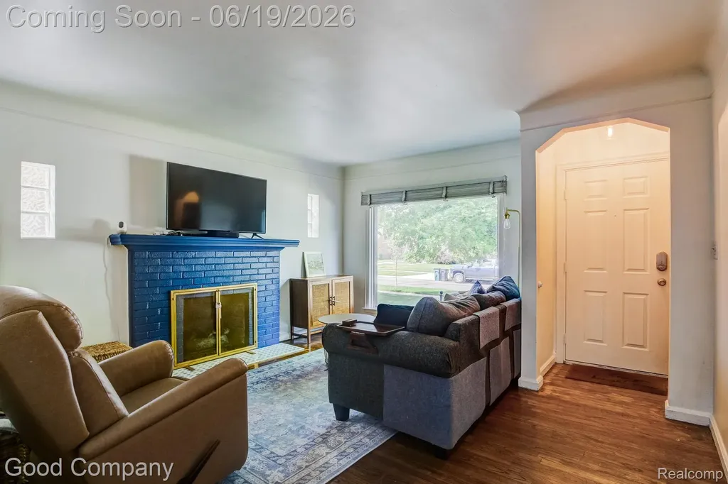 4246 Elmwood Avenue Royal Oak City MI 48073