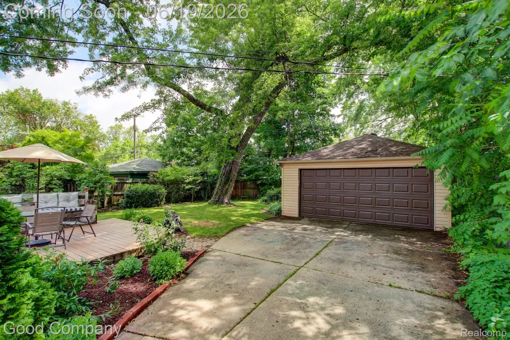4246 Elmwood Avenue Royal Oak City MI 48073