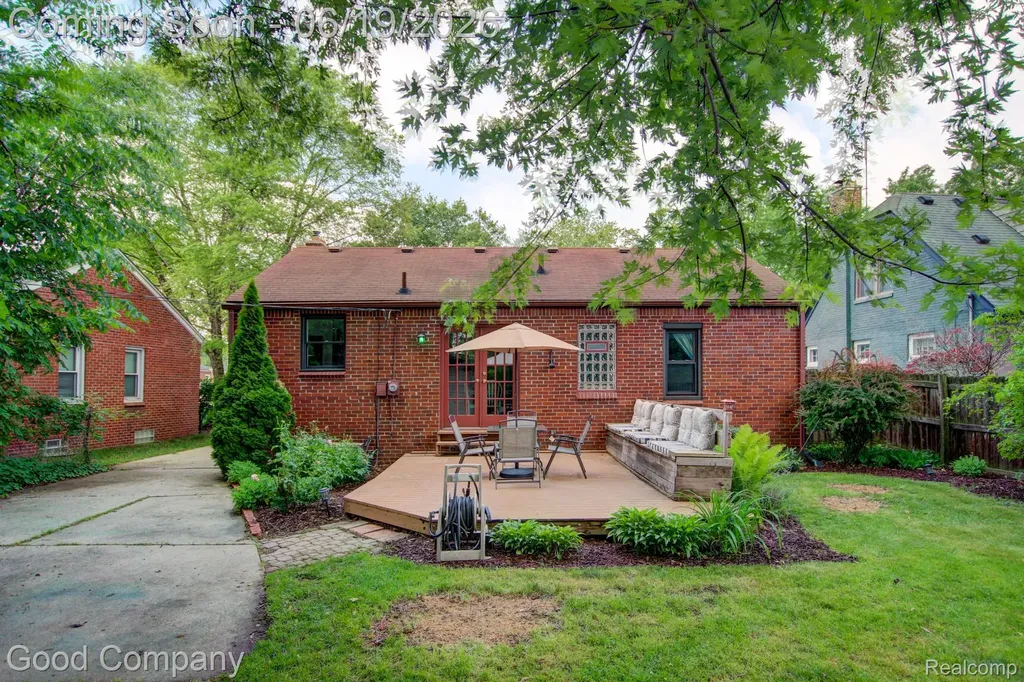 4246 Elmwood Avenue Royal Oak City MI 48073