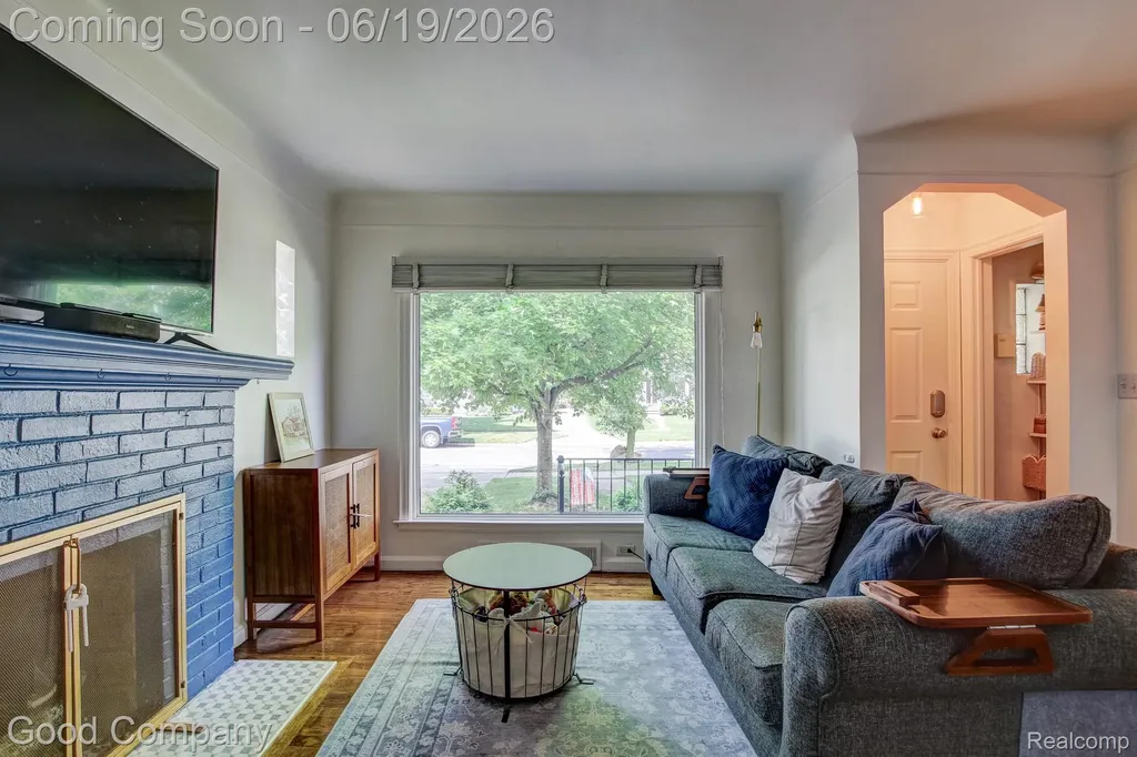 4246 Elmwood Avenue Royal Oak City MI 48073