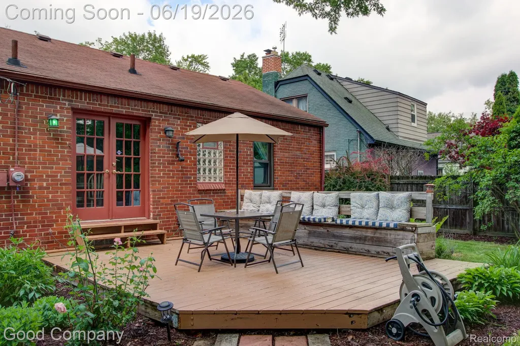 4246 Elmwood Avenue Royal Oak City MI 48073
