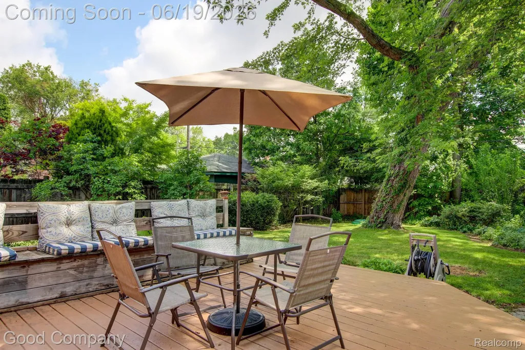 4246 Elmwood Avenue Royal Oak City MI 48073