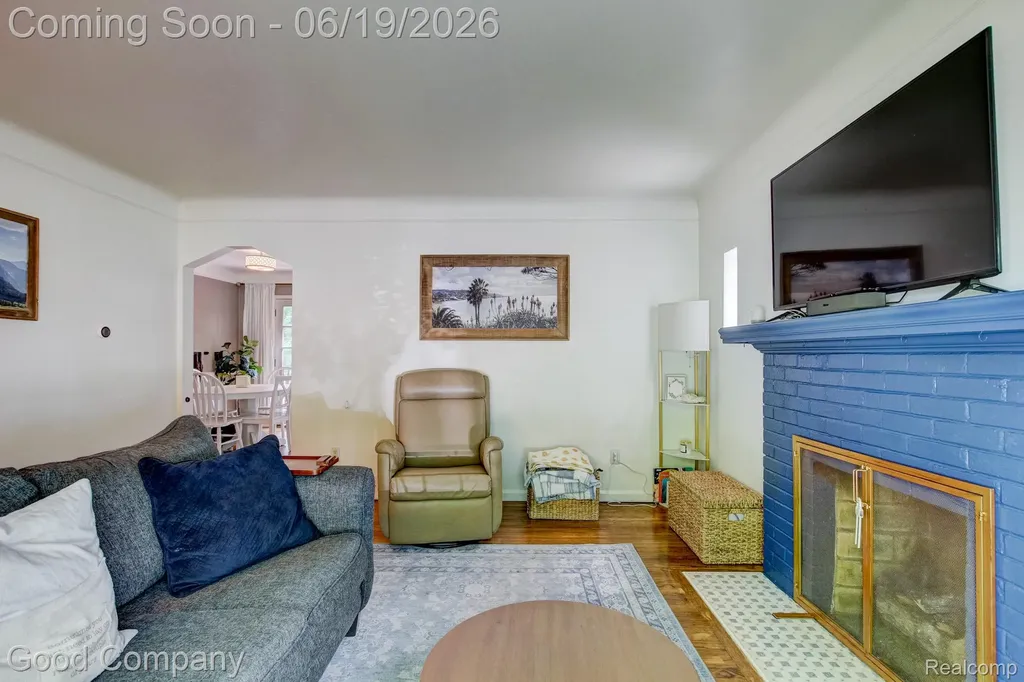 4246 Elmwood Avenue Royal Oak City MI 48073