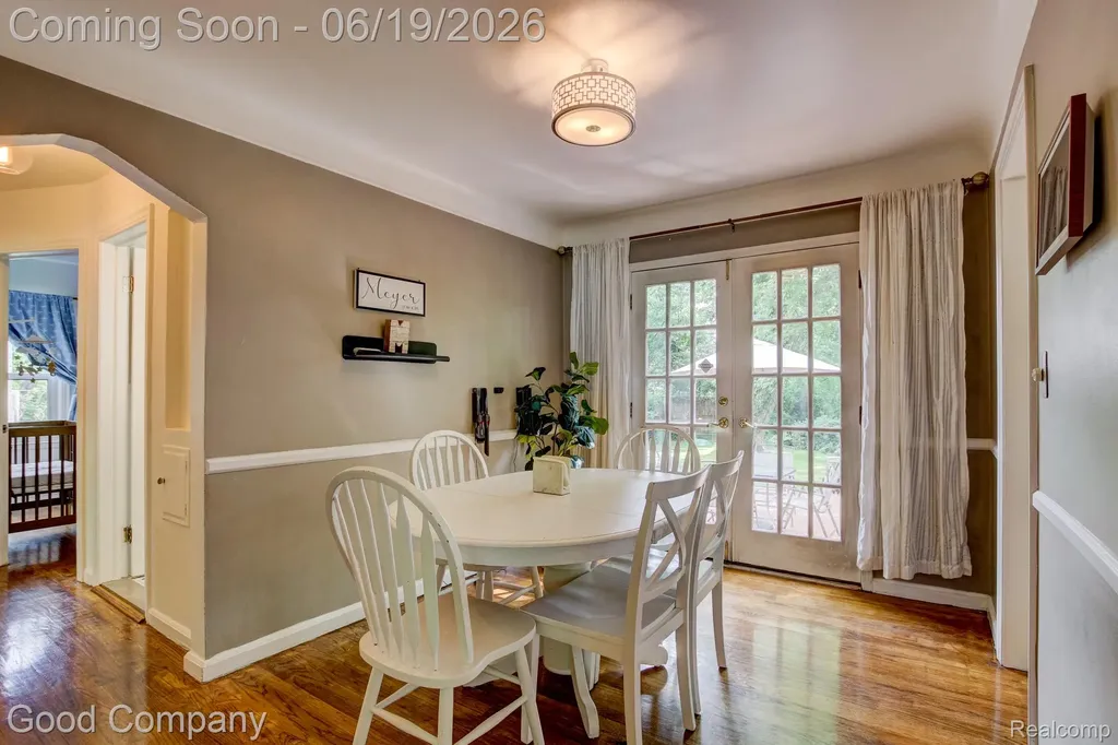 4246 Elmwood Avenue Royal Oak City MI 48073