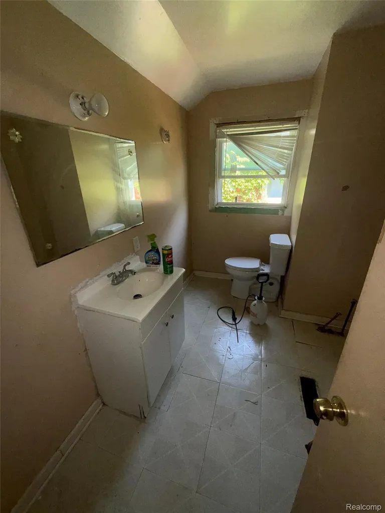 16595 Ward Street Detroit City MI 48235