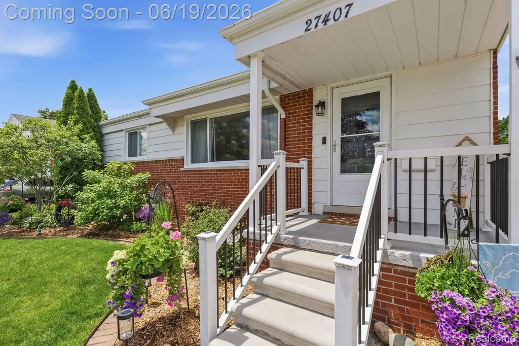 27407 Grant Street St. Clair Shores City MI 48081