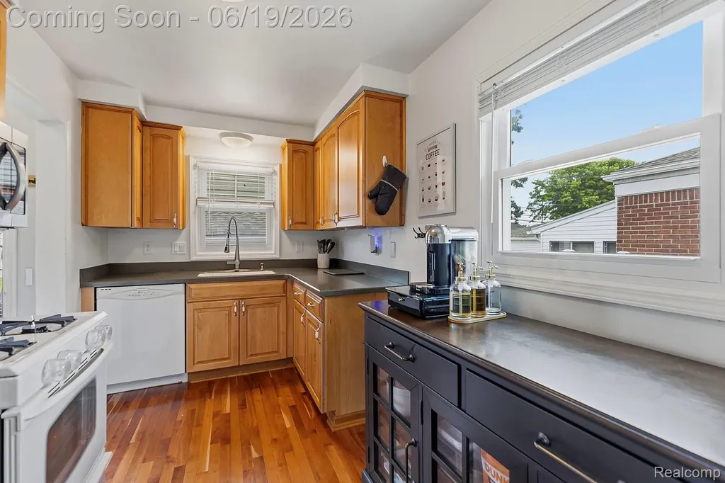27407 Grant Street St. Clair Shores City MI 48081