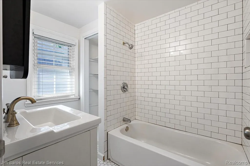 451 Moran Road Grosse Pointe Farms City MI 48236