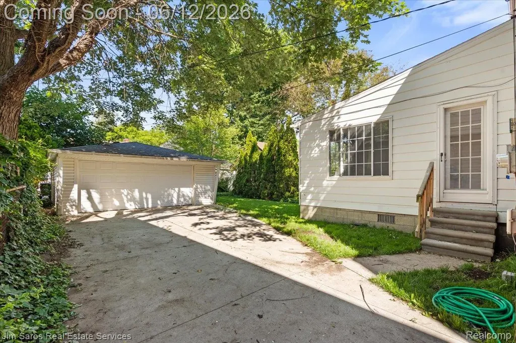 451 Moran Road Grosse Pointe Farms City MI 48236