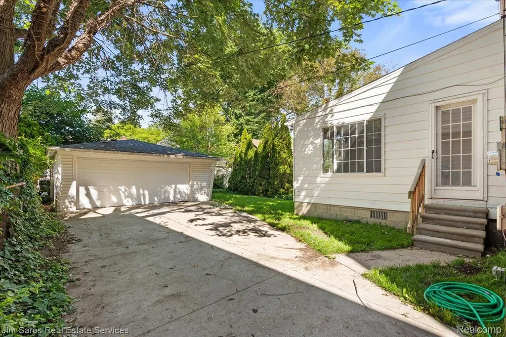 451 Moran Road Grosse Pointe Farms City MI 48236