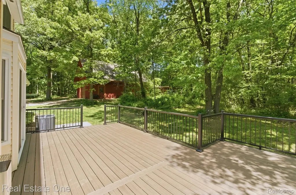 3559 Perry Lake Road Brandon Charter Township MI 48462