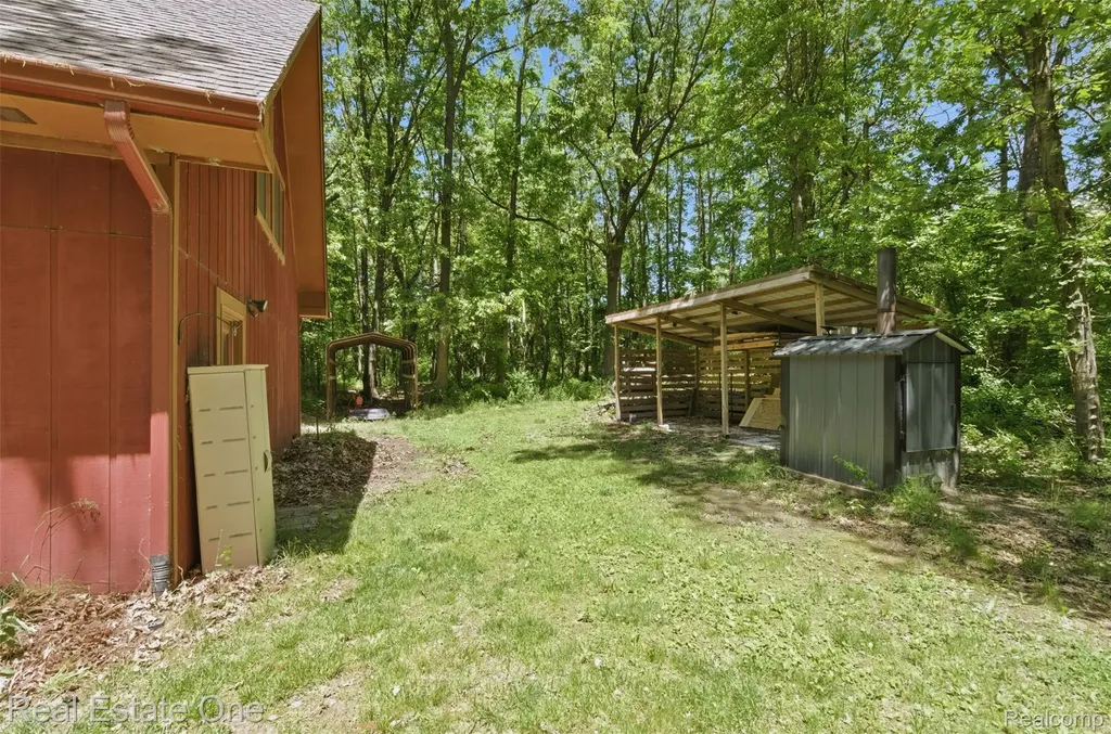 3559 Perry Lake Road Brandon Charter Township MI 48462