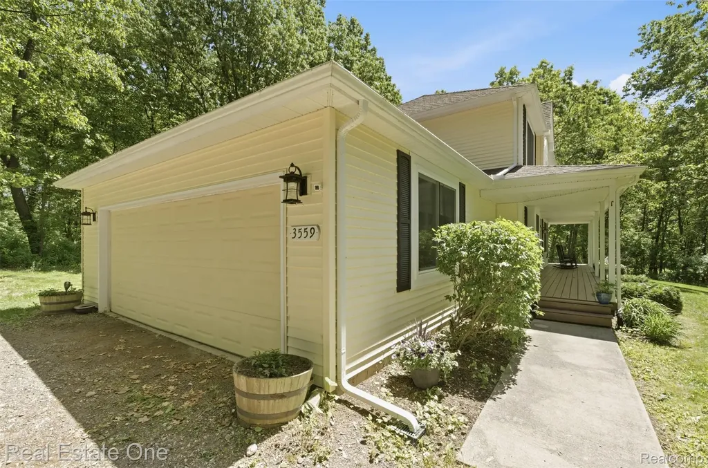 3559 Perry Lake Road Brandon Charter Township MI 48462