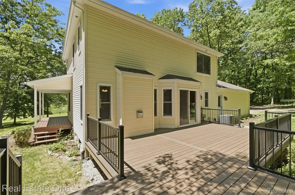3559 Perry Lake Road Brandon Charter Township MI 48462