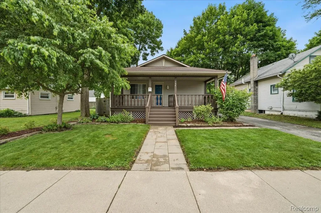 154 East Street Oxford Village MI 48371