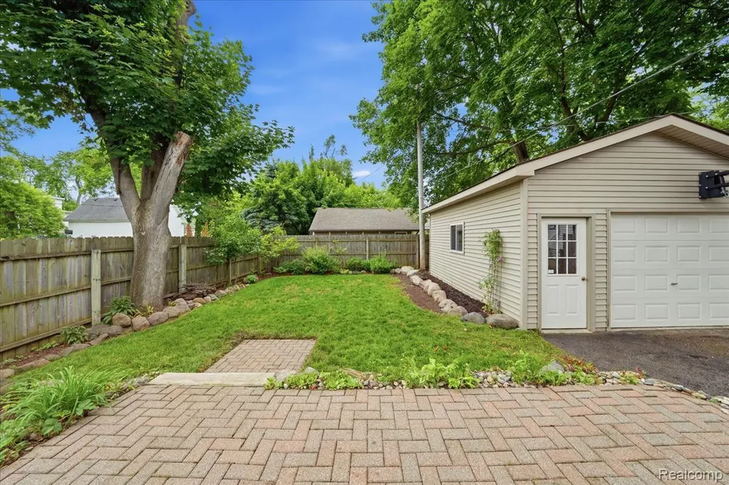 154 East Street Oxford Village MI 48371