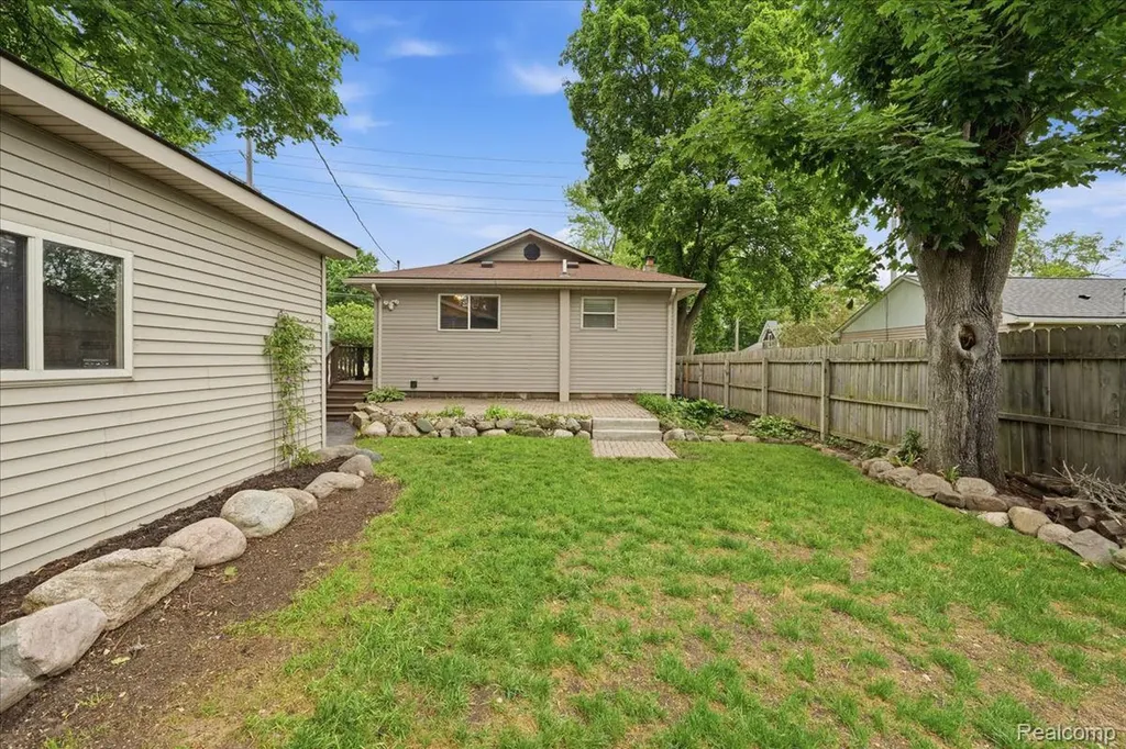 154 East Street Oxford Village MI 48371