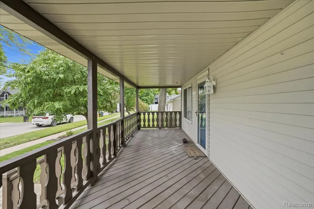 154 East Street Oxford Village MI 48371