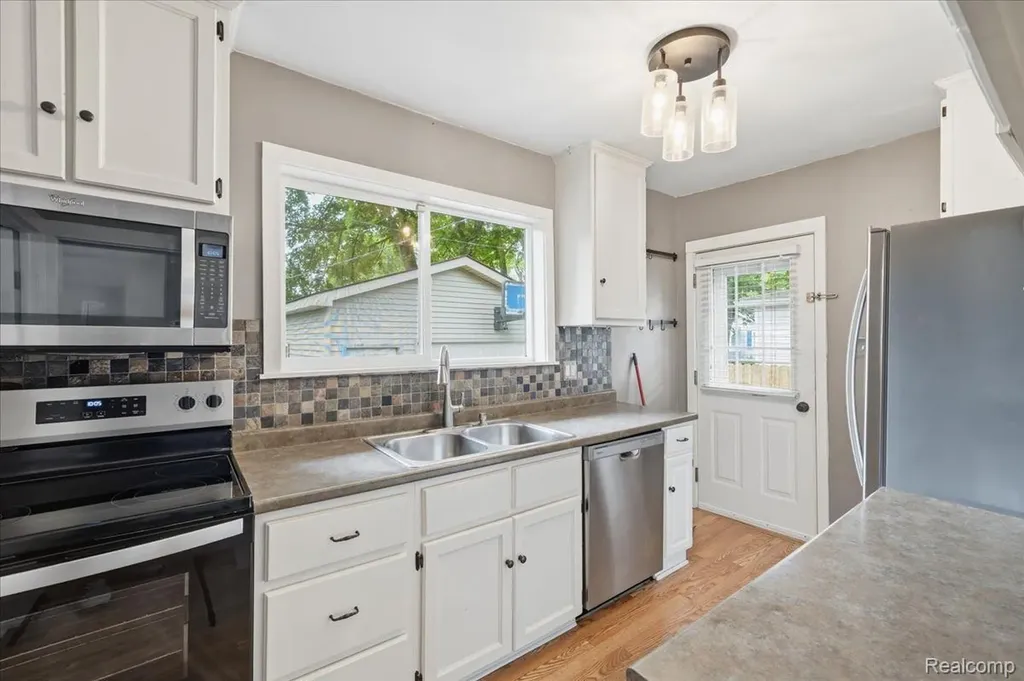 154 East Street Oxford Village MI 48371