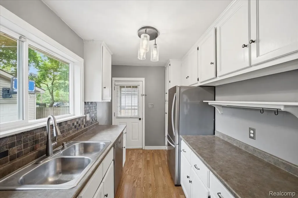 154 East Street Oxford Village MI 48371