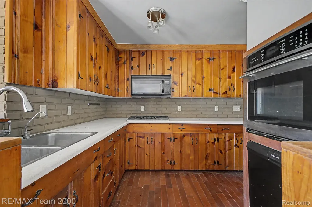 2145 Oakville Waltz Road Ash Township MI 48164