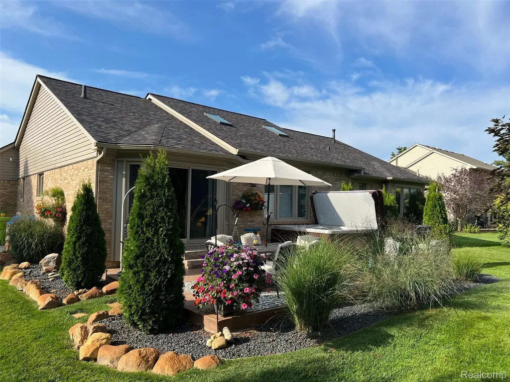 9095 Rotondo Drive Hartland Township MI 48855