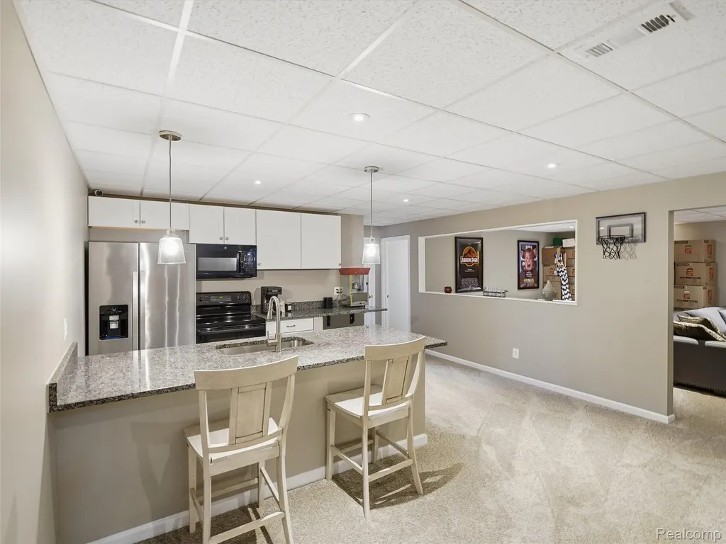 9095 Rotondo Drive Hartland Township MI 48855