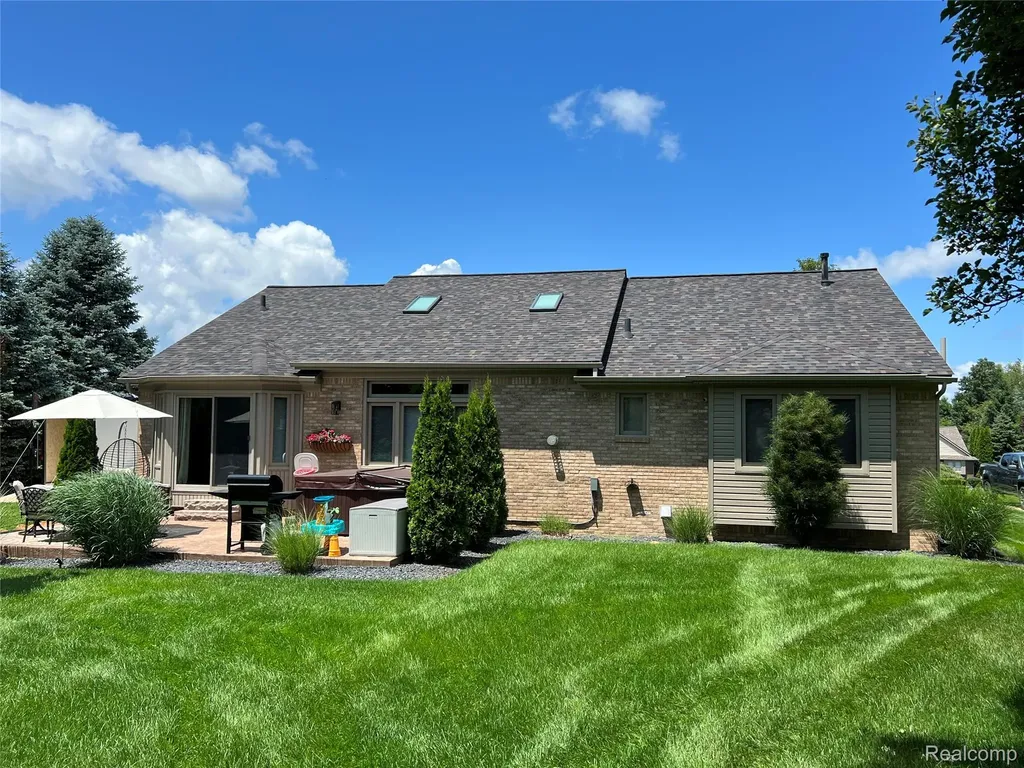 9095 Rotondo Drive Hartland Township MI 48855